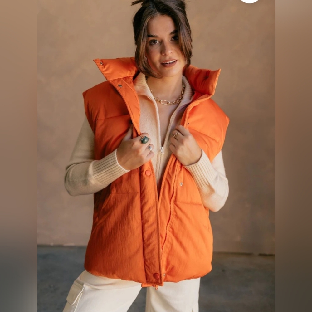 Lizard Thicket Reagan Oversized Puffer Vest. NEW Medium Orange NWT
